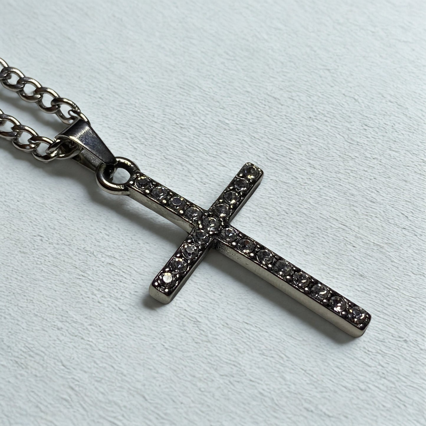 Collar Cruz slim con brillantes