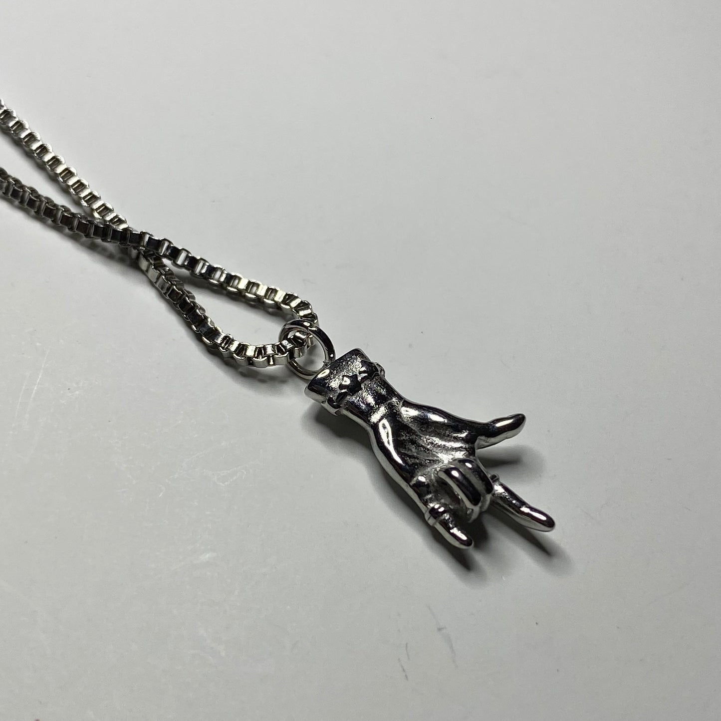 Collar mano rockstar