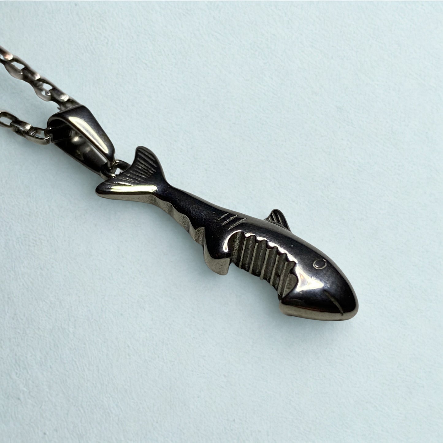 Collar tiburón