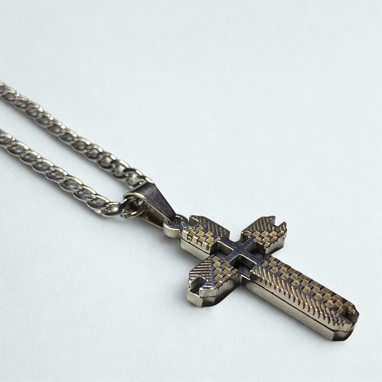 Collar de cruz cuadricula
