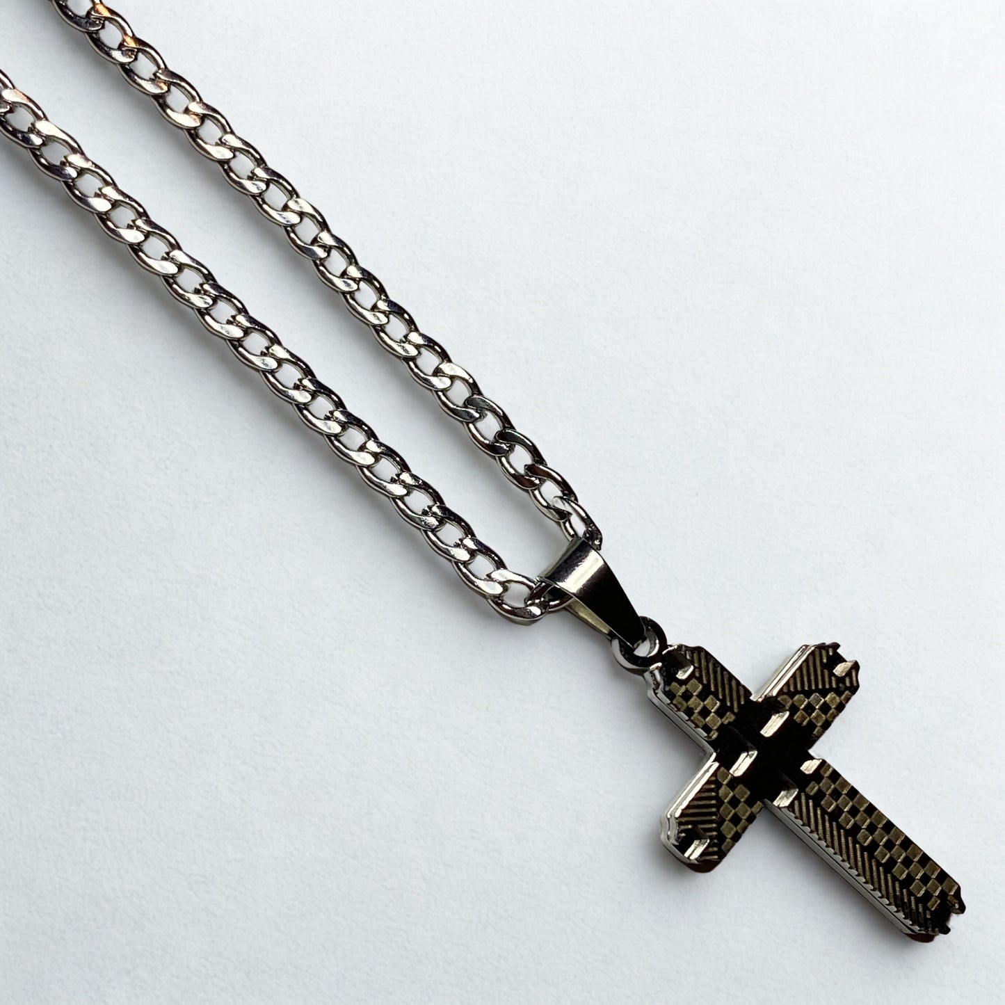 Collar de cruz cuadricula