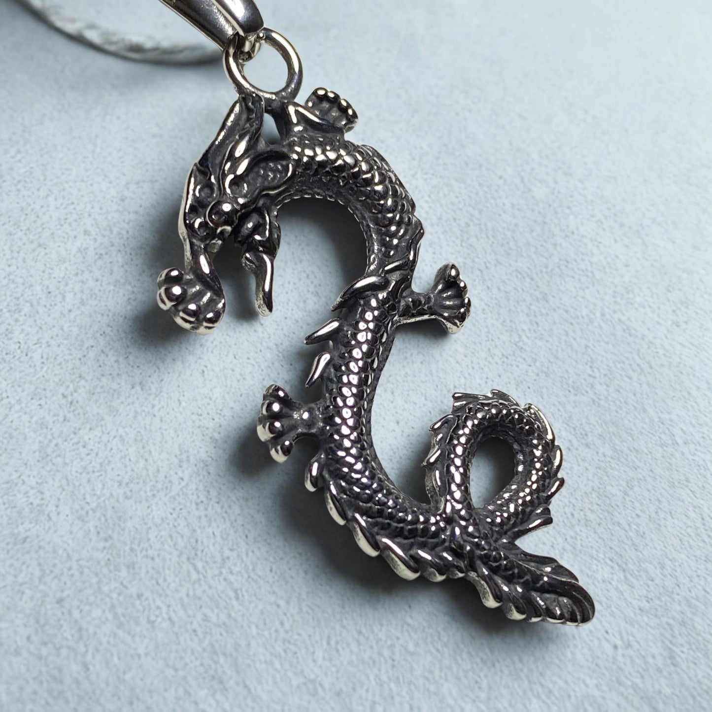 Collar dragon