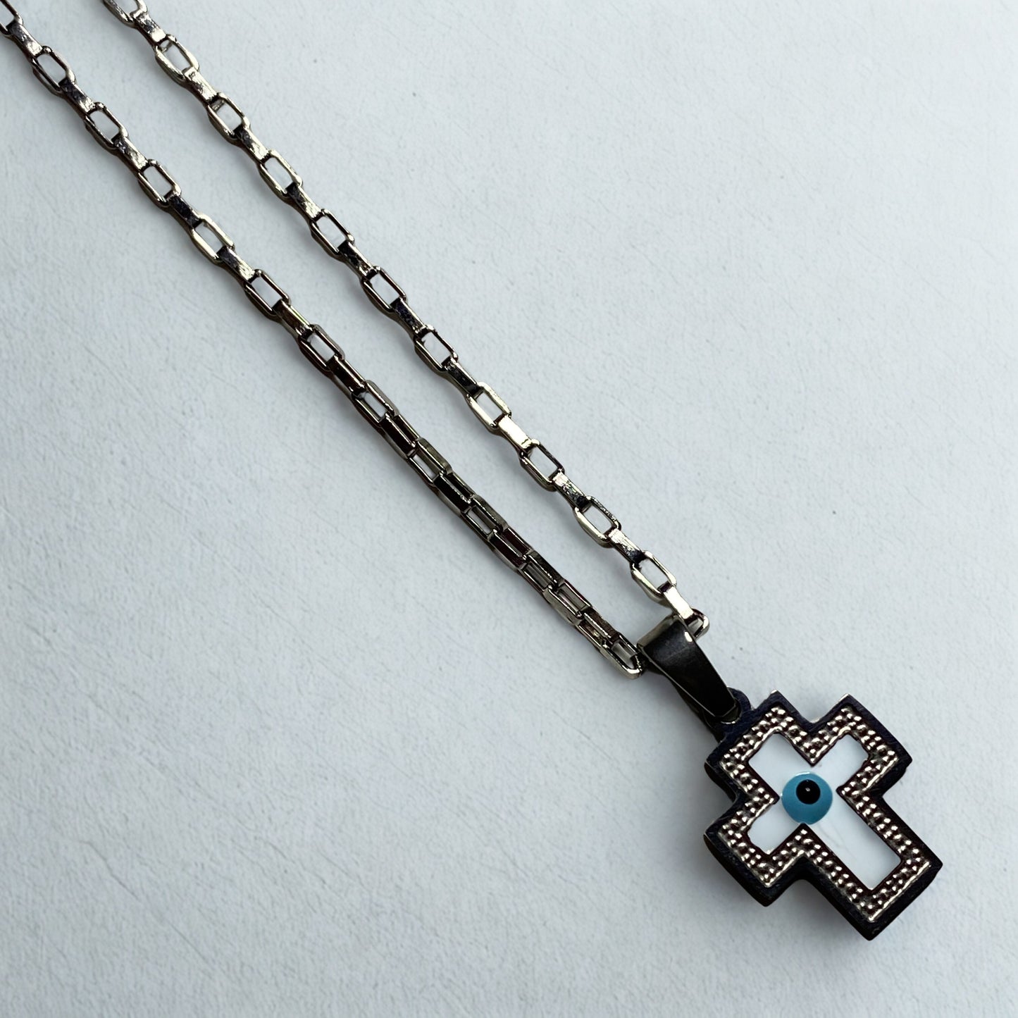 Collar cruz con ojo turco