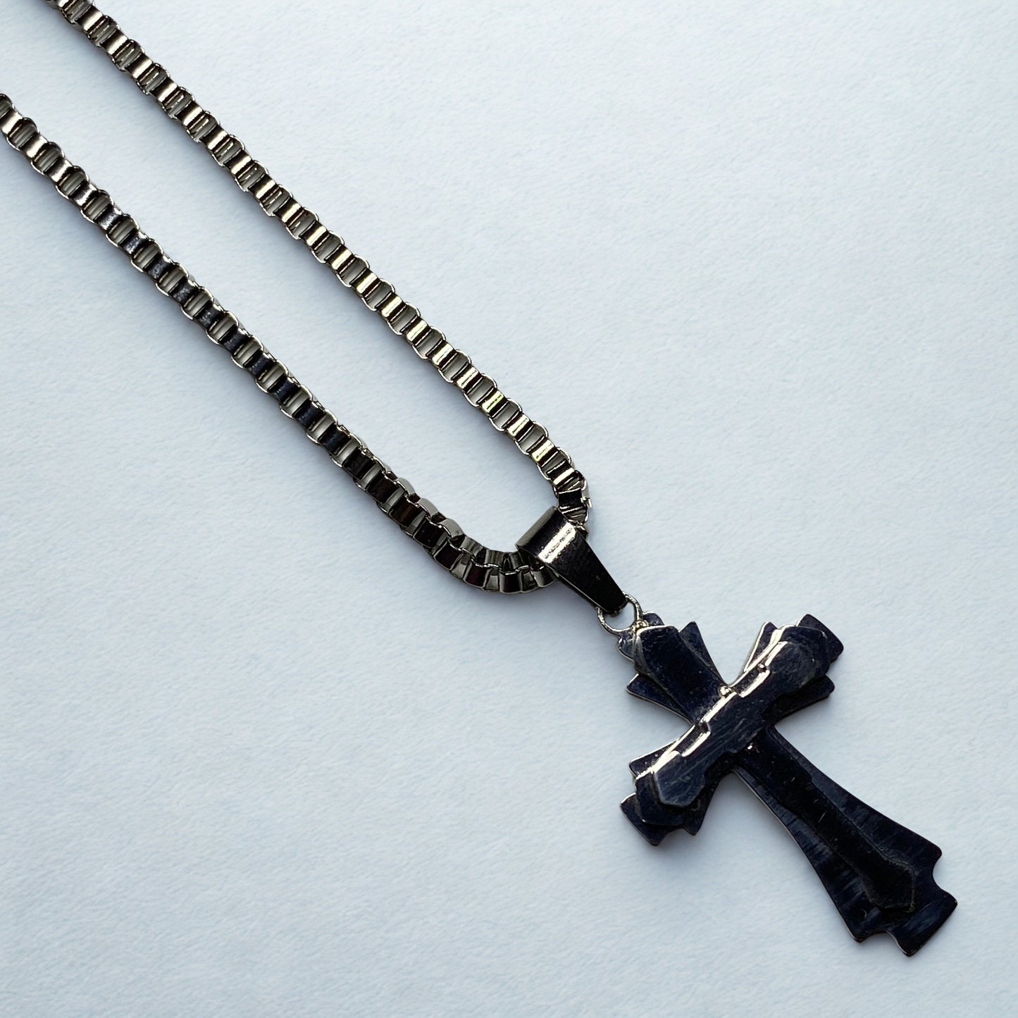 Collar cruz triple