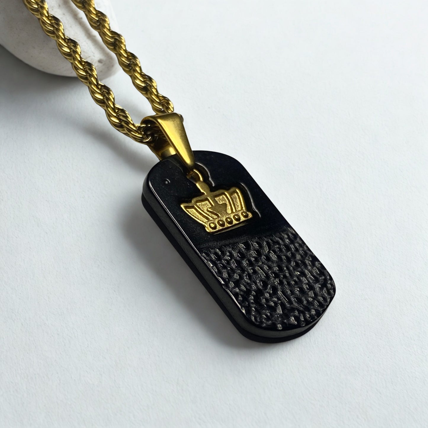Collar medalla con corona