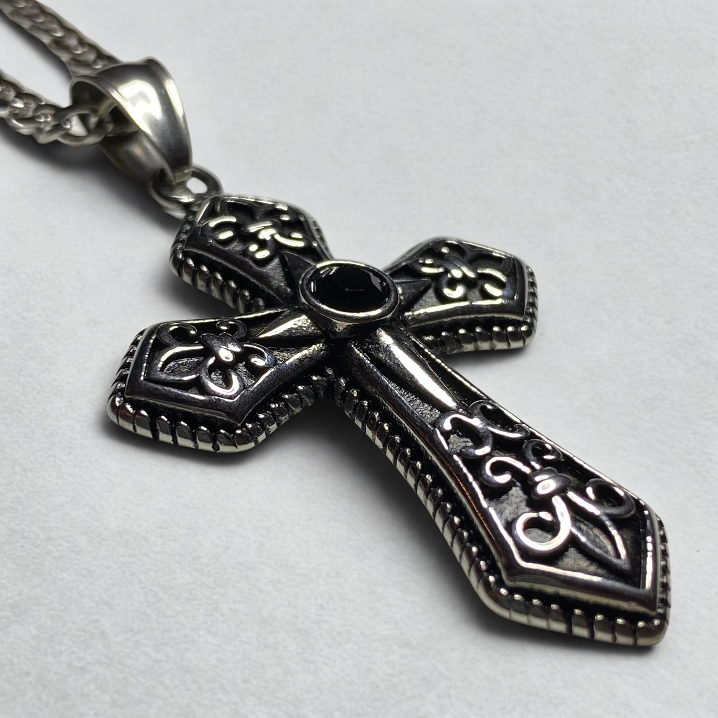 Collar cruz gotica