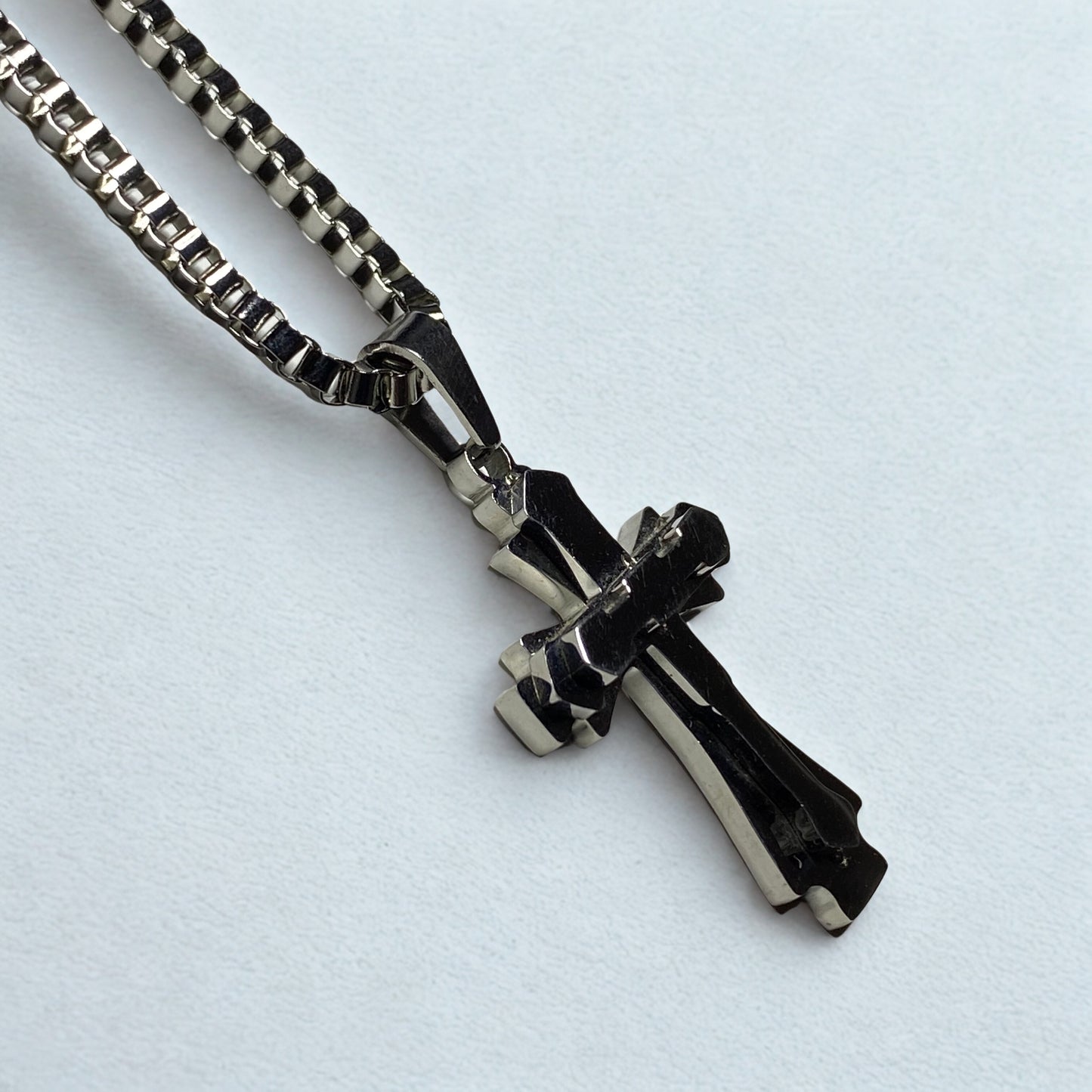 Collar cruz triple