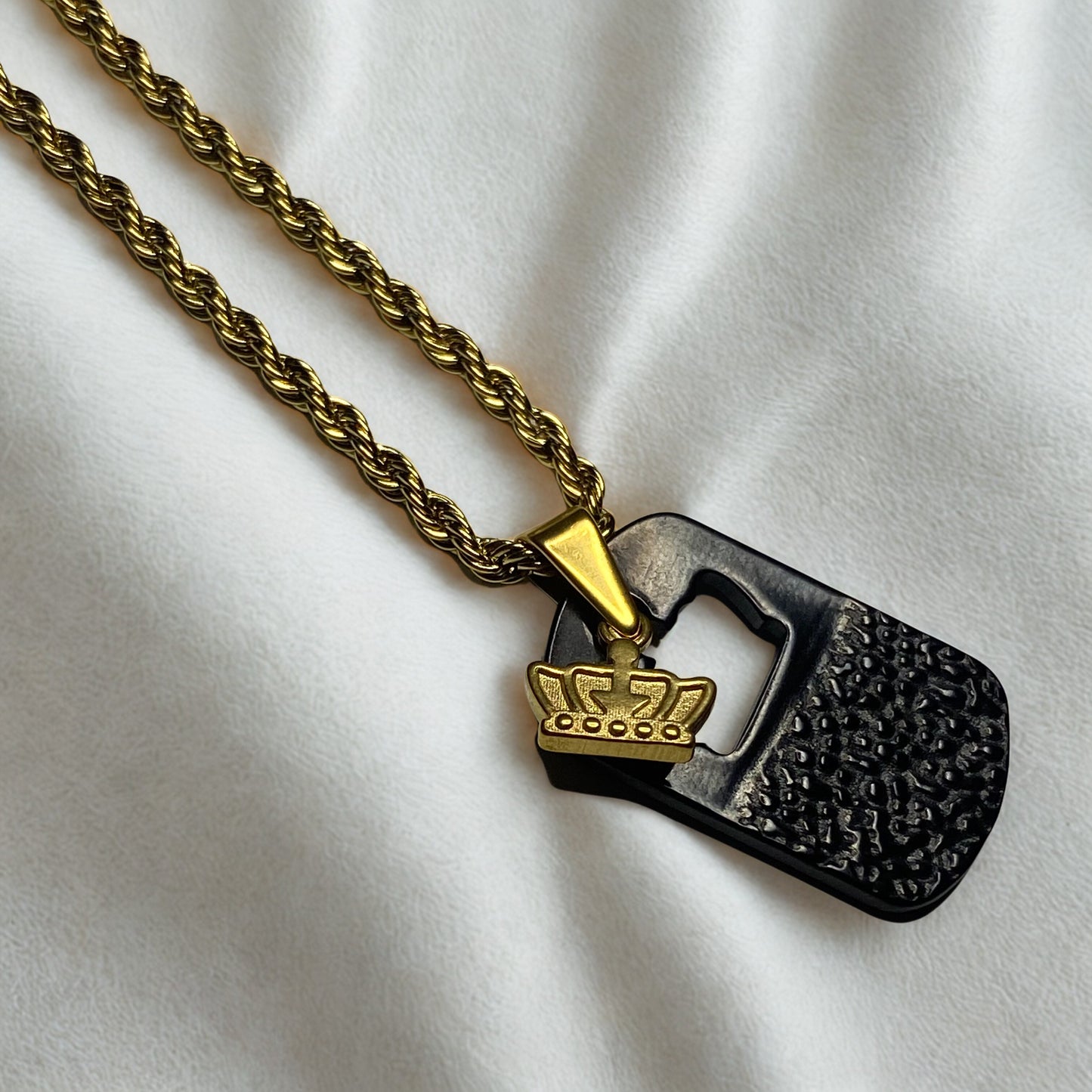 Collar medalla con corona